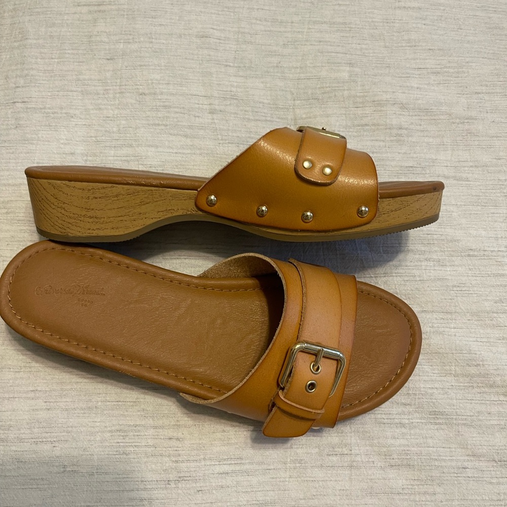 Universal threads sandals - Picture 3 of 5